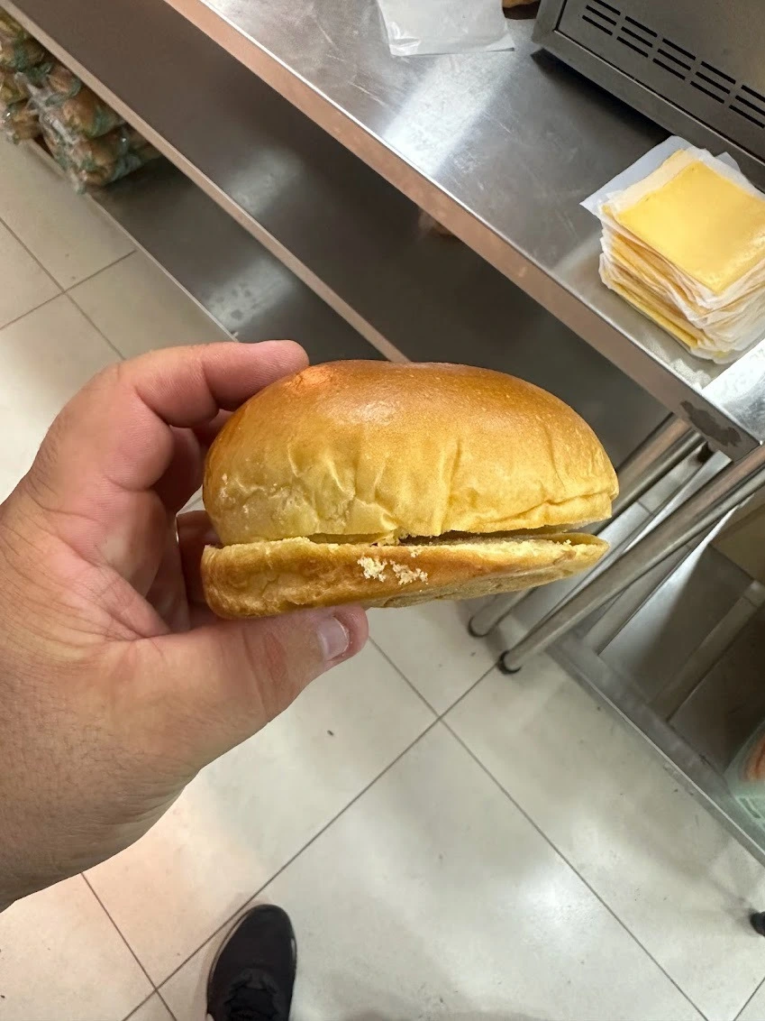 Pão com corte que compromete a montagem